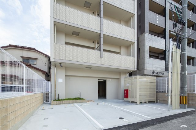 サヴォイレトワールセレステ　2階の駐車場