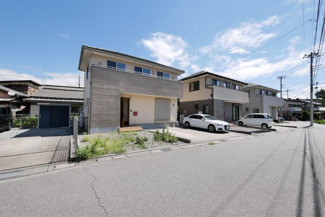 【外観】 | カースペース並列２台+お庭付き