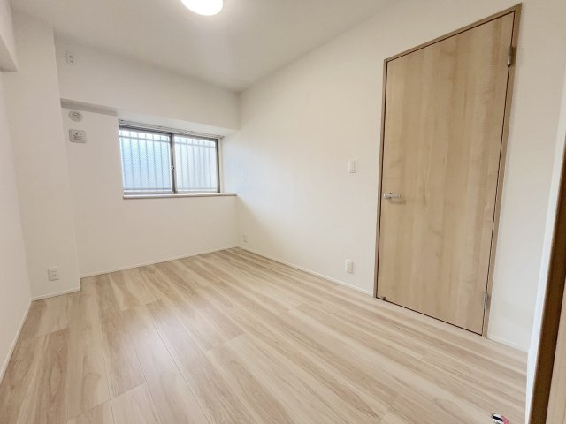 アーバンパレス春日一の谷の洋室