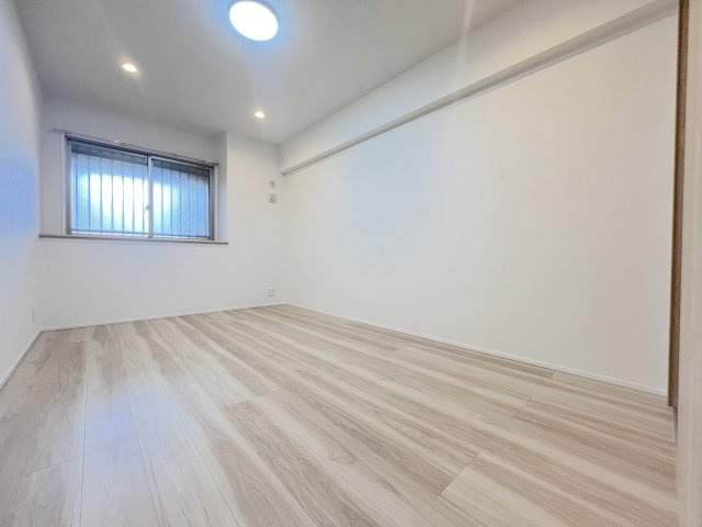 アーバンパレス春日一の谷の洋室