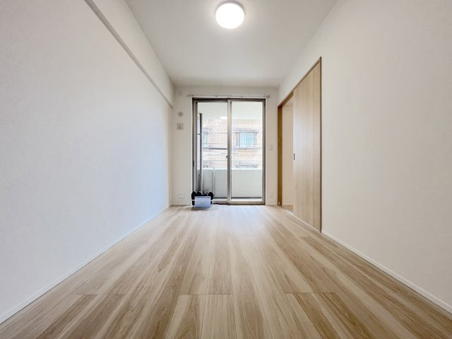 アーバンパレス春日一の谷の洋室