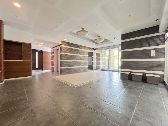 アーバンパレス春日一の谷のエントランス