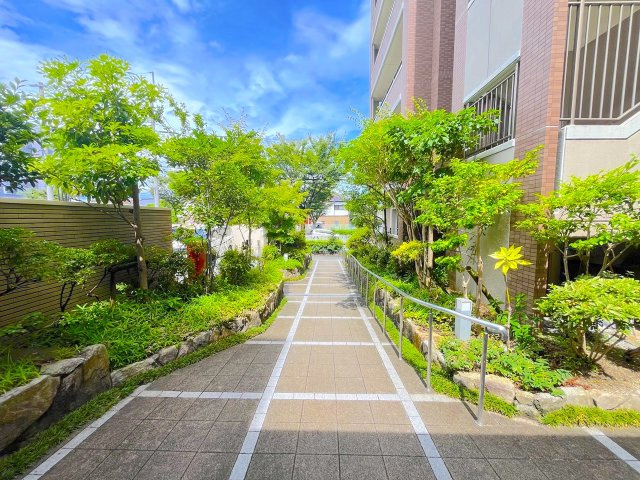 アーバンパレス春日一の谷のエントランス