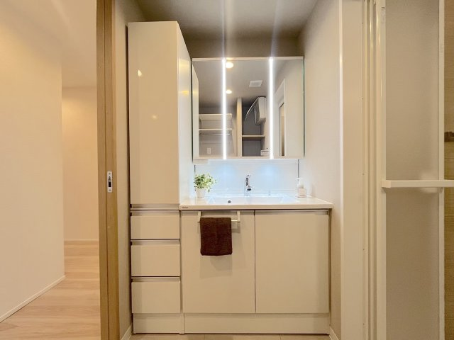 アーバンパレス春日一の谷の独立洗面台