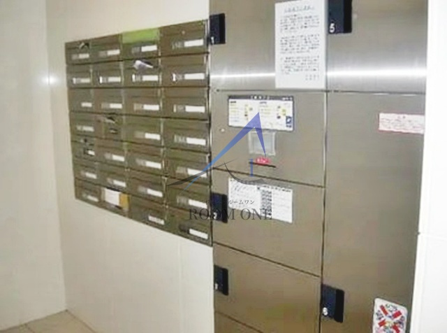 シンシティー両国弐番館のその他共用部分|宅配ボックスと集合ポストです。