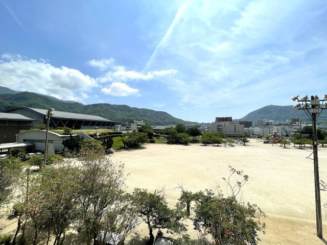 アルファステイツ広公園の展望|南東側前面には広公園があります。開けているため日当たり、通風も良好です。