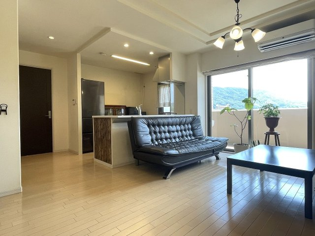 アルファステイツ広公園のキッチン|東南向きで隣地が公園のため、日当たり、通風も良好です。