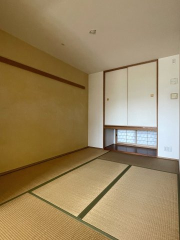 アルファステイツ広公園の和室|約6.0帖の和室です。リビングと隣接しており、お子様の遊び場スペースなどにも使えそうです。