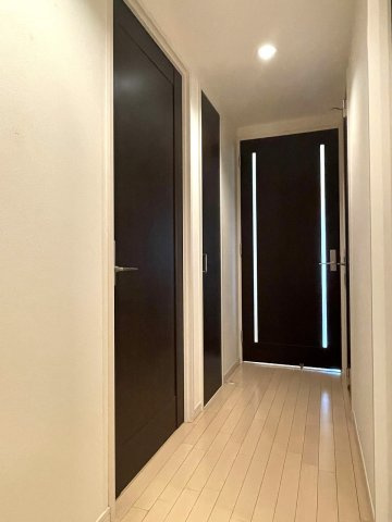 アルファステイツ広公園の玄関|廊下収納がついており、掃除用具や備蓄品なども収納ができます。