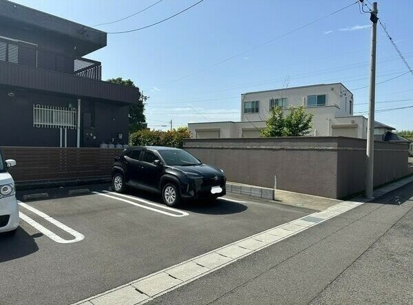 東加賀野井戸建の駐車場