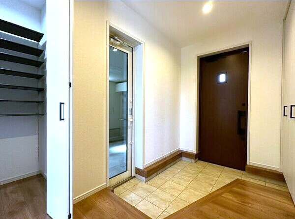 東加賀野井戸建の玄関