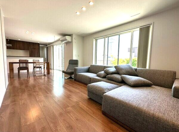 東加賀野井戸建の居間・リビング