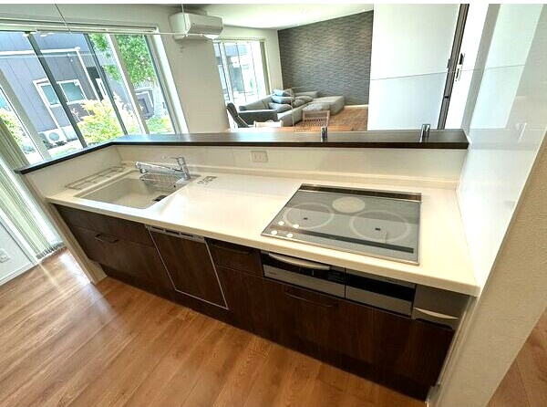 東加賀野井戸建のキッチン