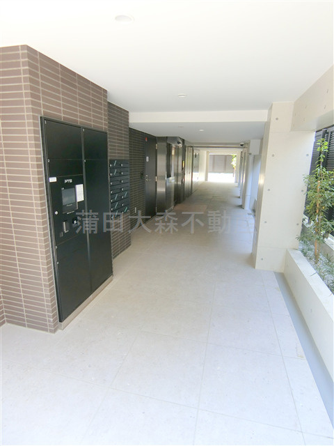 ルネサンスコート蒲田のエントランス|TVモニター付オートロック宅配BOX付のエントランス