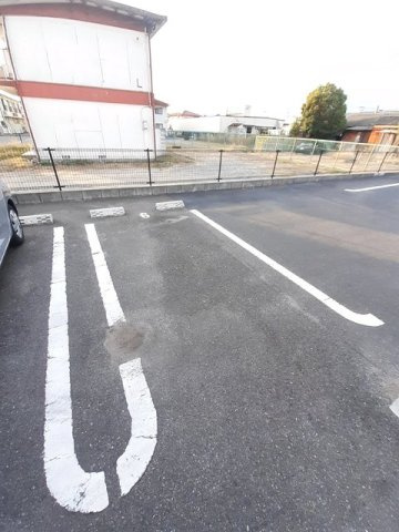 トゥルーハートⅠの駐車場