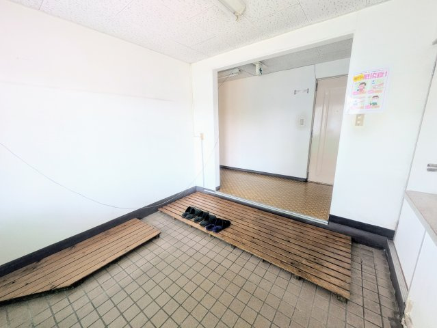 刈谷寮(1棟)の玄関