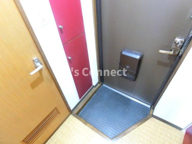 【玄関】 | ブランドール八乙女 | 下駄箱付きで靴も収納できます。