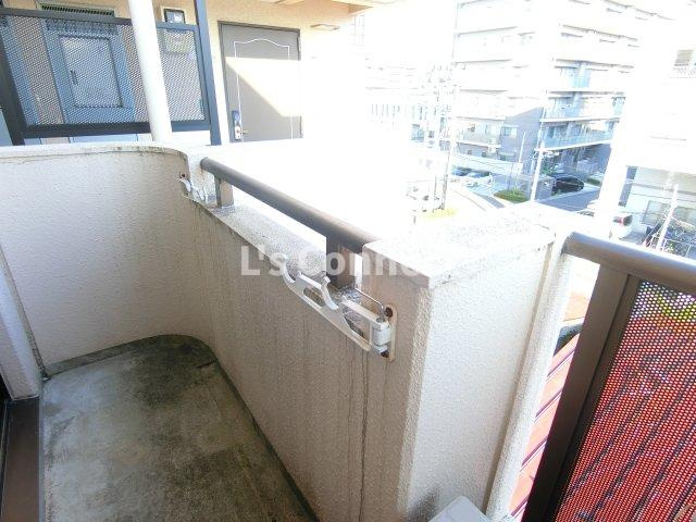 【バルコニー】 | ブランドール八乙女 | ４階のお部屋で洗濯物もたくさん干せます。