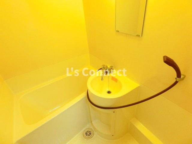 【浴室】 | ブランドール八乙女 | 給湯式のお風呂です。