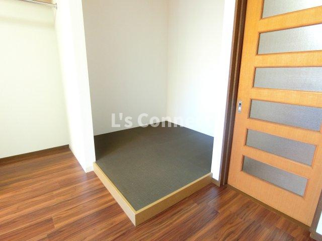 【その他】 | ブランドール八乙女 | 畳スペースは勉強や仕事の作業場所に分けられます。