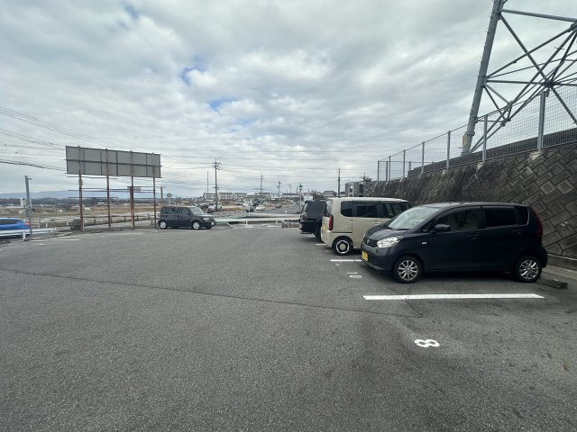 ドミール市木の駐車場
