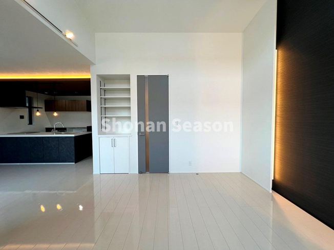 【居間・リビング】 | 明るさと開放感が魅力のリビング◎自分好みにアレンジしてお楽しみください♪