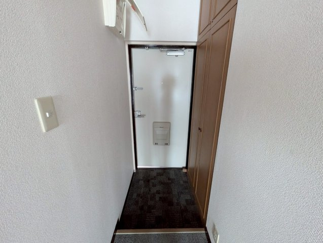 長興寺こよしマンションの玄関