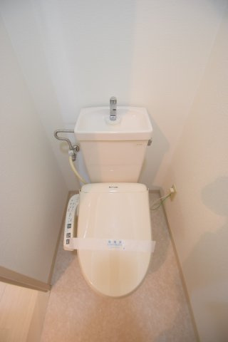 大阪市都島区東野田町１丁目の賃貸マンションのトイレ