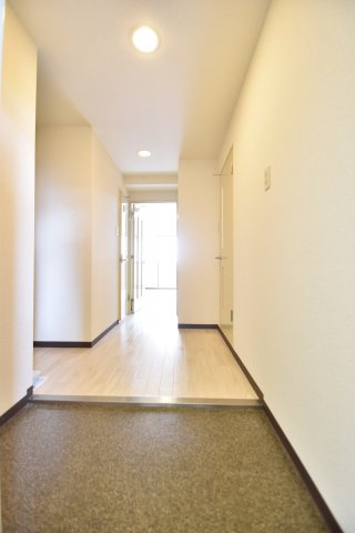 大阪市都島区東野田町１丁目の賃貸マンションの玄関
