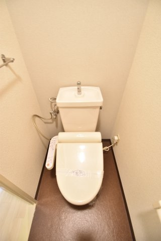 大阪市都島区東野田町１丁目の賃貸マンションのトイレ