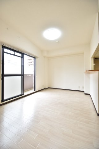 大阪市都島区東野田町１丁目の賃貸マンションの居間・リビング
