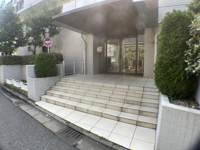 サンセール与野本町のエントランス