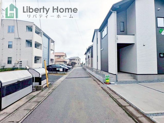 日立市相賀町1期　新築戸建の前面道路含む現地写真