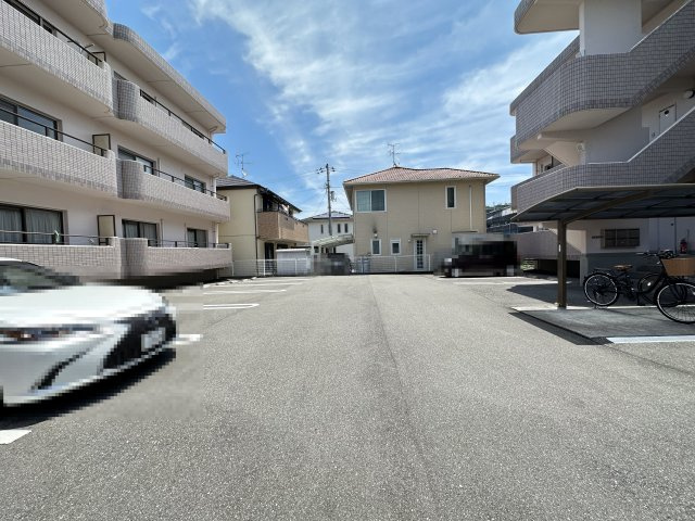 ハイツショウエイ2号館の駐車場