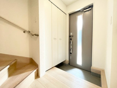 【玄関】 | 匝瑳市横須賀１号棟 | 施工例：即日のご見学も可能です。お気軽に0476-37-3888までお問合せ下さい。