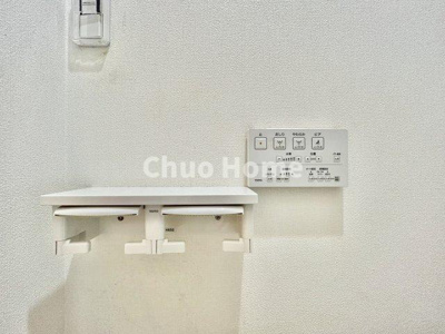 【内装】 | 葛飾区水元2丁目中古住宅 | 【ウォシュレット】清潔に使いたいお手洗いには最適な設備です。もちろんウォームレットも標準装備です。