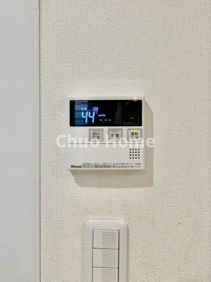 【発電・温水設備】 | 葛飾区水元2丁目中古住宅 | 【給湯リモコン】外での一日を忘れさせてくれるオートバス機能でお好みの湯量・温度に調整された浴槽。