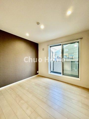 【子供部屋】 | 葛飾区水元2丁目中古住宅 | 【子供部屋】お子様を持つ家庭の約6割が「家族や子どものため」に購入を希望。入学後の転校を避け、広い空間でのびのび育てたいなどの親心が、家探しのきっかけになっているようです。