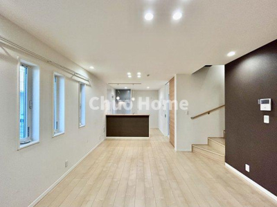 【居間・リビング】 | 葛飾区水元2丁目中古住宅 | 【居間・リビング】「ＬＤＫは家族団らんをデザイン」広いＬＤＫでは家族が集まり一緒の時間を過ごせる工夫がされております。何気ない一日の当たり前のひとコマがいつか一生の宝物になります