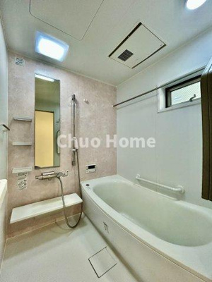 【浴室】 | 葛飾区水元2丁目中古住宅 | 【バスルーム】暖房換気乾燥機付きシステムバスルーム。暖房・冷風・換気・乾燥など、毎日を快適に過ごせるうれしい機能が揃っています。雨の日の洗濯物も安心です。