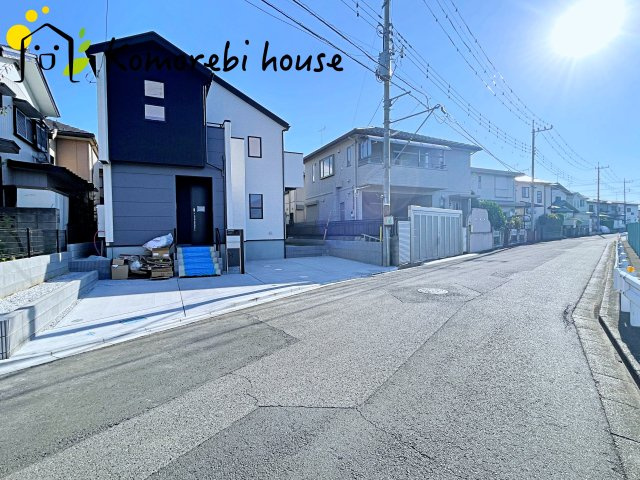 桶川市加納　2期　新築一戸建て　ブルーミングガーデン　01の前面道路含む現地写真|11/7撮影