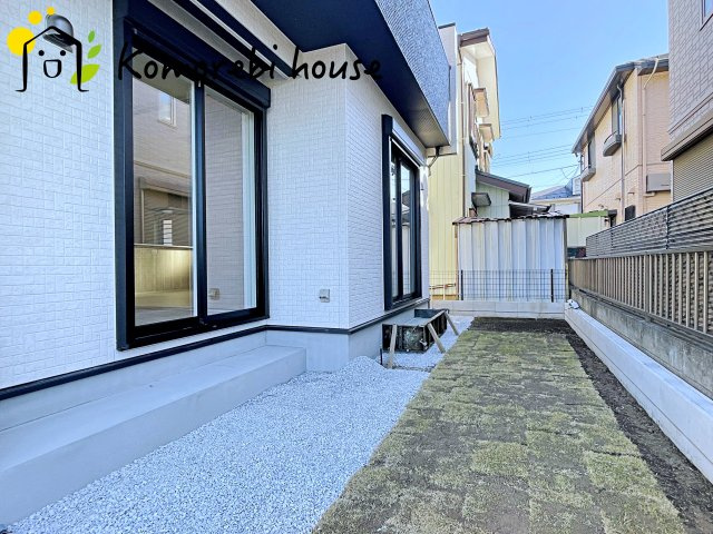 桶川市加納　2期　新築一戸建て　ブルーミングガーデン　01の庭|11/7撮影