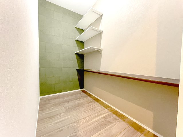 【その他】 | 高槻市千代田町　新築戸建て♪ | 【同社施工例写真】
用途は自由！ファミリークローゼットもあります♪