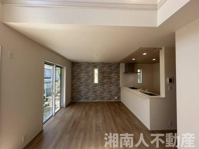 横須賀市森崎４丁目１７４８－６４新築戸建ての居間・リビング|ゆったりとした居間です