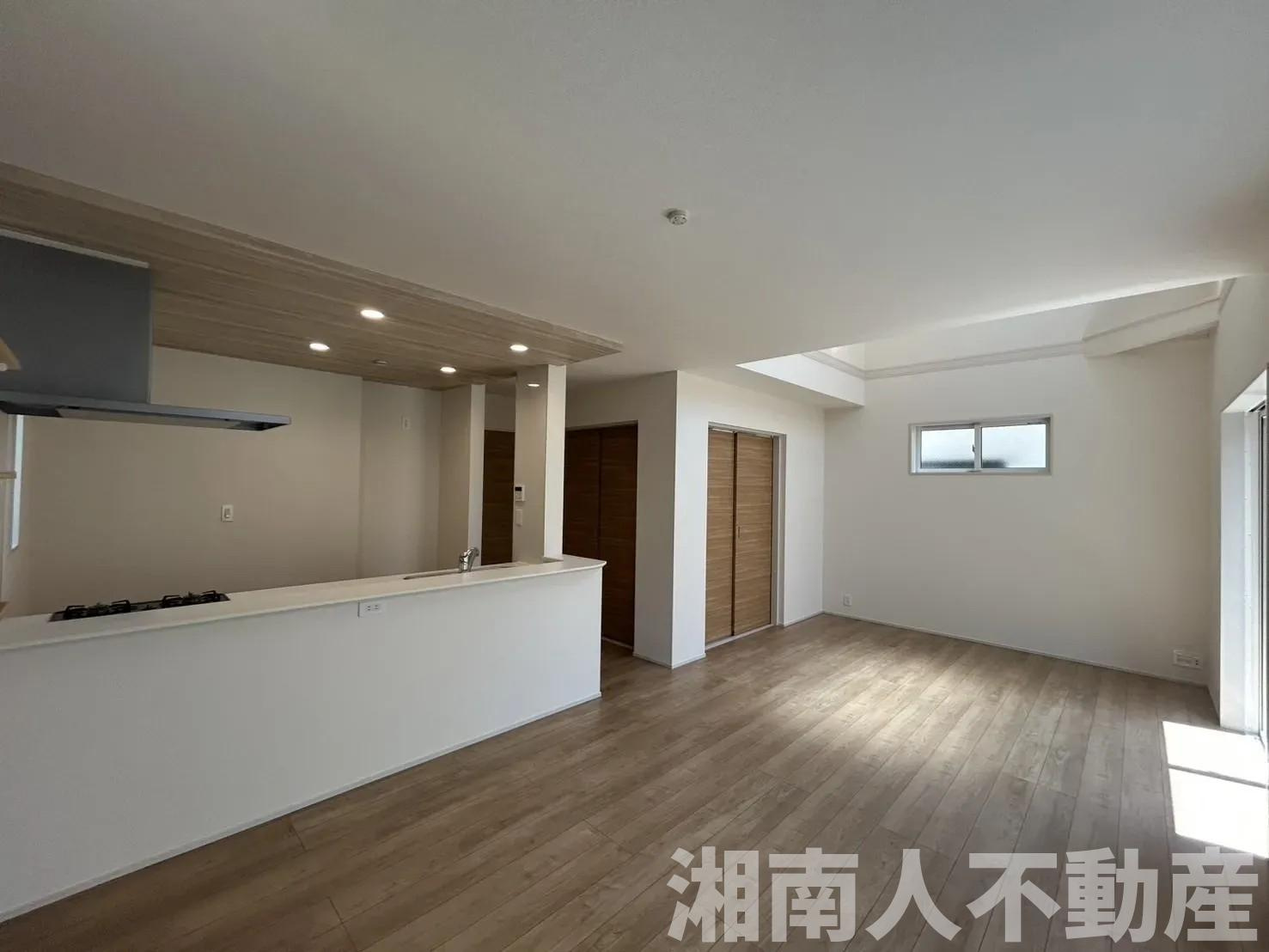 横須賀市森崎４丁目１７４８－６４新築戸建ての居間・リビング|使いやすい居間です