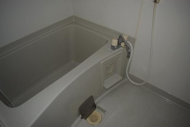 エストライフ駿河台の浴室