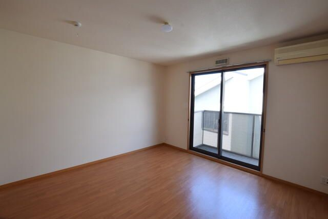 エストライフ駿河台の洋室