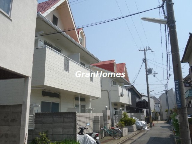 レオパレス松田の外観