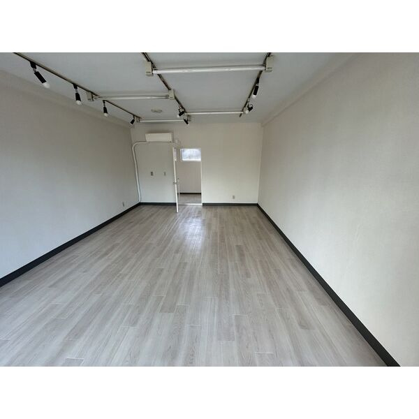 第2神野ビルの洋室