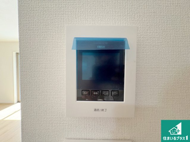 城陽市枇杷庄島ノ宮　第1期　新築一戸建ての防犯設備|カラーモニターインターホン！声だけでなく来訪者の姿や顔がモニターで確認できるので、小さなお子様がいらっしゃるご家庭でも安心できます！